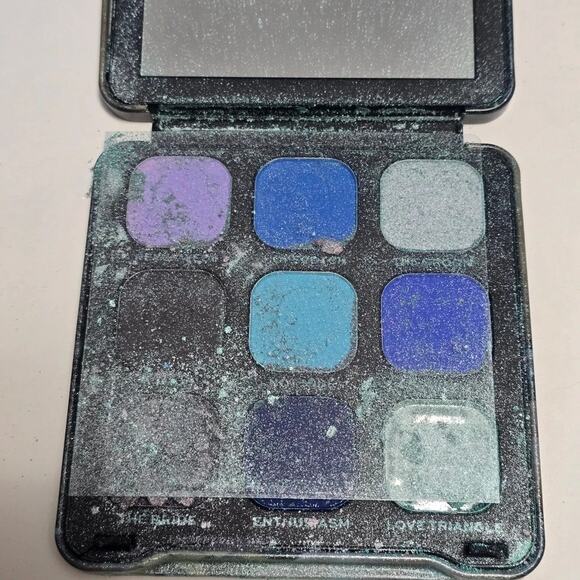 Tim Burton's Corpse Bride X Revolution Eye Shadow Box Newly Weds DAMAGED - Picture 2 of 2